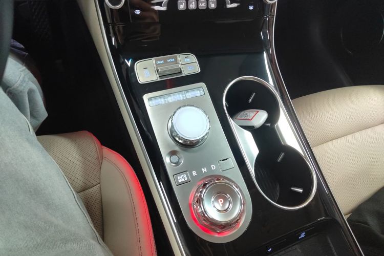 捷尼赛思GV70 2025款 2.5T 两驱豪华版中控内饰18