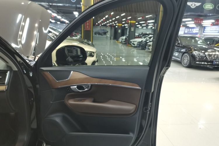 沃尔沃XC90 2020款 改款 T6 智逸豪华版 7座中控内饰7005