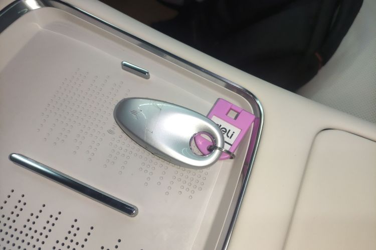 岚图汽车 岚图知音 2025款 四驱乾崑版中控内饰11