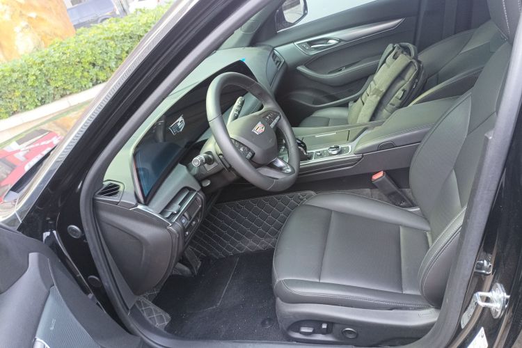 凯迪拉克CT5 2025款 28T 城市运动版中控内饰19