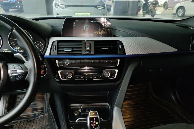 宝马3系 2018款 320i M运动套装中控内饰16