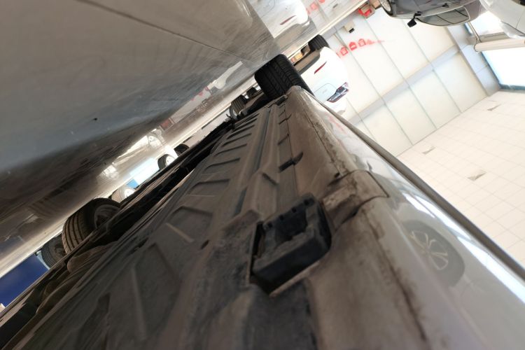 奔驰C级 2017款 改款 C 200 L 4MATIC 运动版机舱底盘30