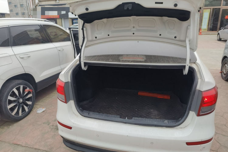 起亚K2 2015款 三厢 1.4L MT GLS机舱底盘23