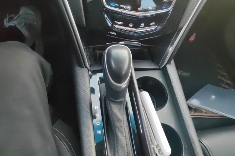 凯迪拉克XTS 2018款 28T 精英型中控内饰18