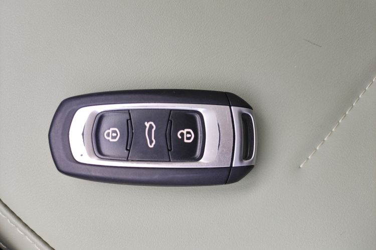 吉利银河 2024款 200km 熊猫骑士中控内饰11