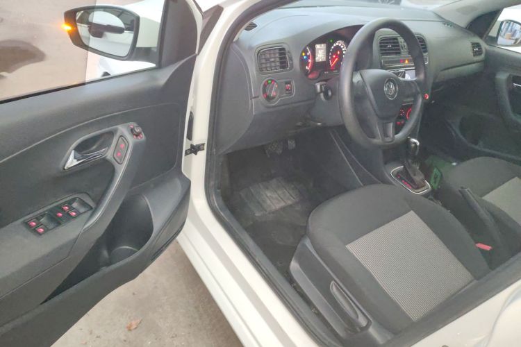 大众 Polo 2016款 1.4L 自动风尚型中控内饰20