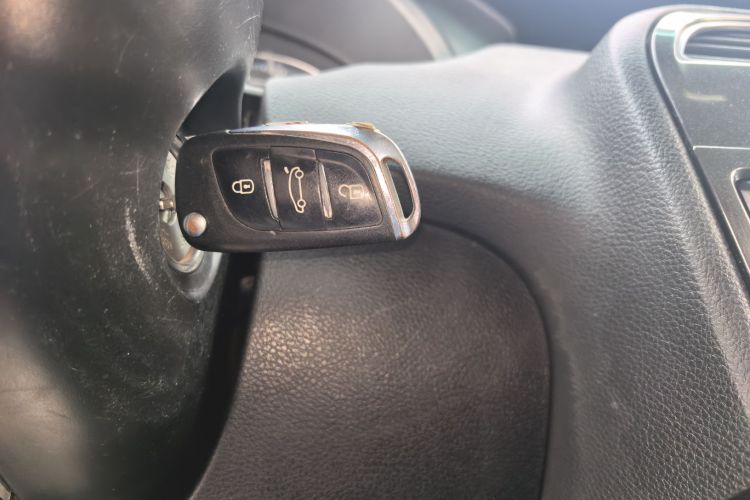 中华V5 2012款 1.5T 自动两驱运动型中控内饰11