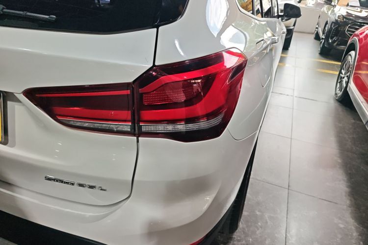 宝马X1 2021款 改款 sDrive25Li 领先型车身外观9