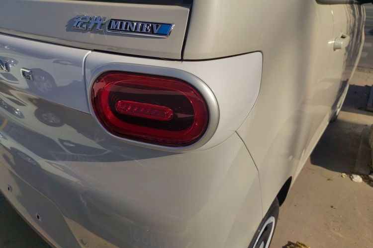 五菱汽车 宏光MINIEV 2024款 第三代 215km 青春版车身外观9