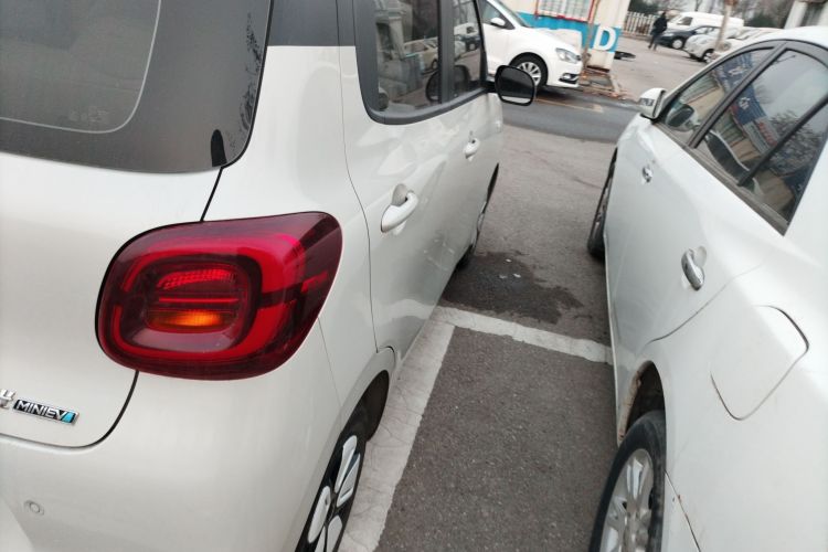 五菱汽车 宏光MINIEV 2025款 四门版 臻享+款车身外观9