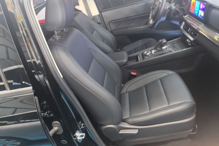 长城 炮 2023款 2.0T商用版自动柴油四驱精英型长箱GW4D20M局部细节41