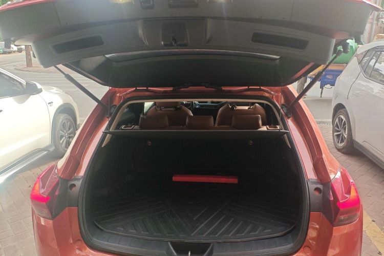 雷克萨斯UX 2019款 260h 探·酷版 国VI机舱底盘23