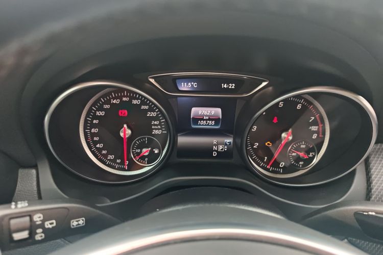 奔驰GLA 2019款 GLA 200 时尚型中控内饰14