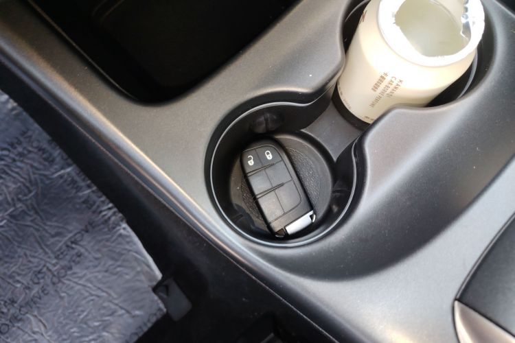 道奇 酷威 2016款 2.4L 两驱旅行版中控内饰11