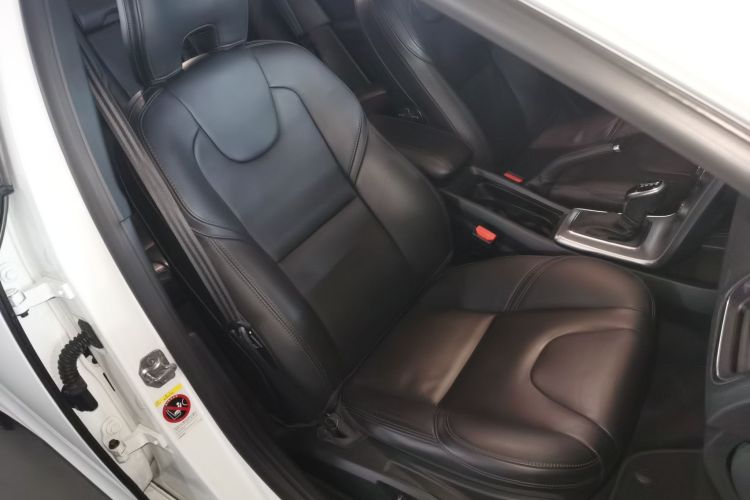 沃尔沃V40 2018款 T3 智雅版局部细节41