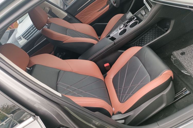 长安 逸动 2024款 PLUS 蓝鲸NE 1.4T GDI DCT高能版局部细节41