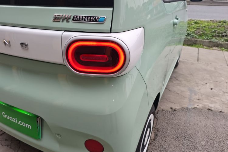 五菱汽车 宏光MINIEV 2024款 第三代 215km 青春版车身外观9