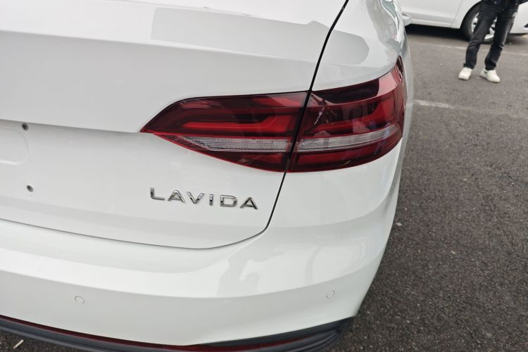 大众 朗逸 2023款 1.5L 自动得逸版车身外观9