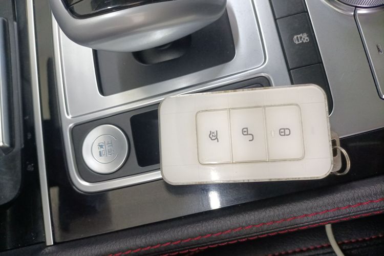 比亚迪 唐新能源 2018款 DM 2.0T 全时四驱智联创睿型 7座 国V中控内饰7001