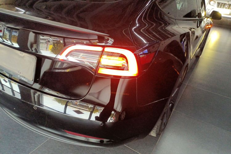 特斯拉 Model 3 2021款 标准续航后驱升级版 3D6车身外观6001