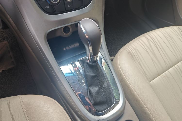 别克 英朗 2013款 GT 1.6L 自动舒适版中控内饰18