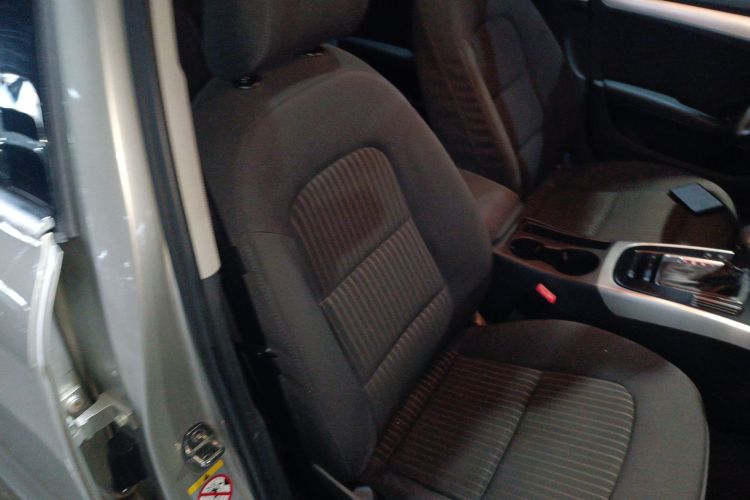 奥迪A4L 2015款 35 TFSI 自动标准型局部细节41