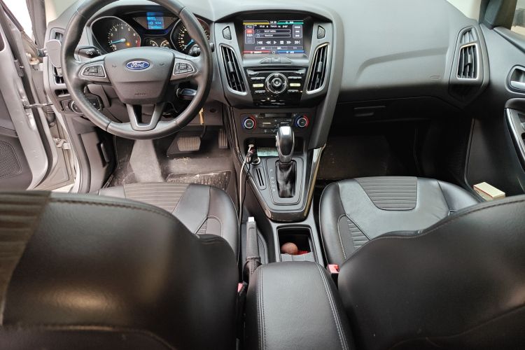 福特 福克斯 2015款 三厢 1.6L 自动风尚型中控内饰7002