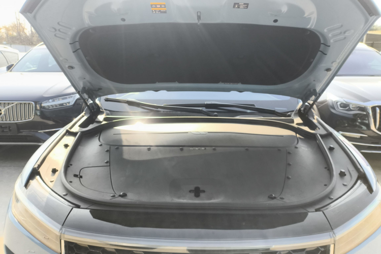 理想汽车 理想ONE 2021款 增程6座版机舱底盘24