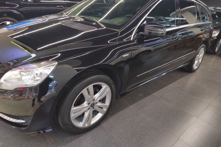 奔驰R级 2017款 R 320 4MATIC 豪华型臻藏版车身外观4