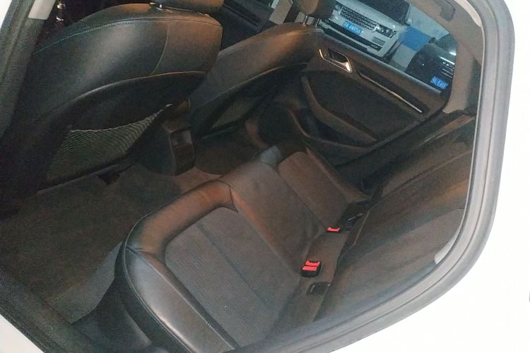 奥迪A3 2018款 30周年年型 Limousine 35 TFSI 时尚型中控内饰21