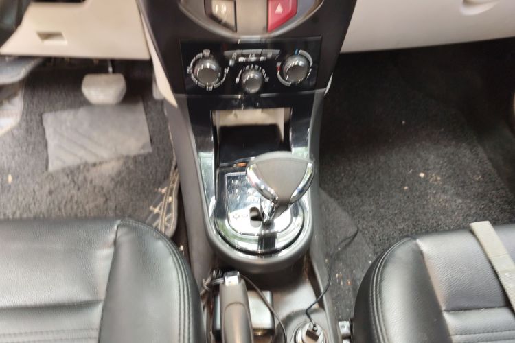 雪铁龙 世嘉 2014款 VTS版 1.6L 自动品尚型中控内饰18