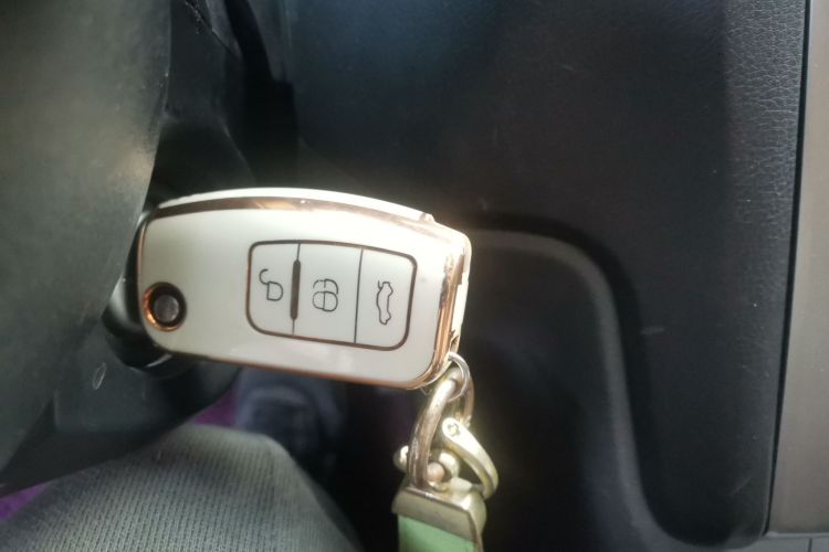 福特 福克斯 2013款 两厢经典 1.8L 手动基本型中控内饰11