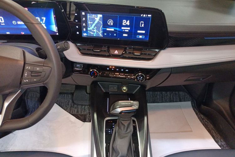 雪佛兰 科鲁泽 2024款 1.5L 双离合悦享版中控内饰16