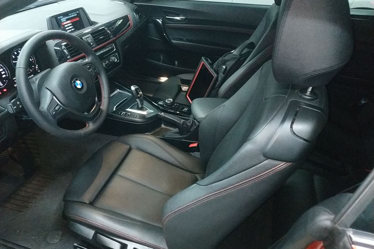 宝马2系(进口) 2018款 220i 敞篷轿跑车 运动设计套装局部细节19