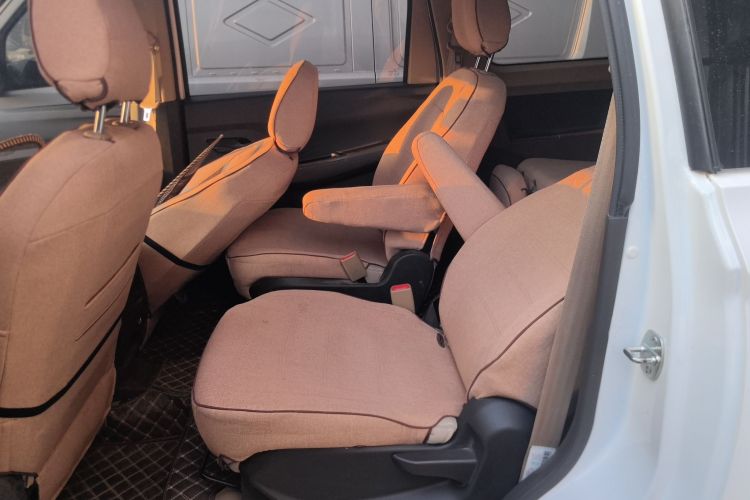 五菱汽车 五菱宏光 2019款 1.5L S标准型国VI LAR中控内饰21