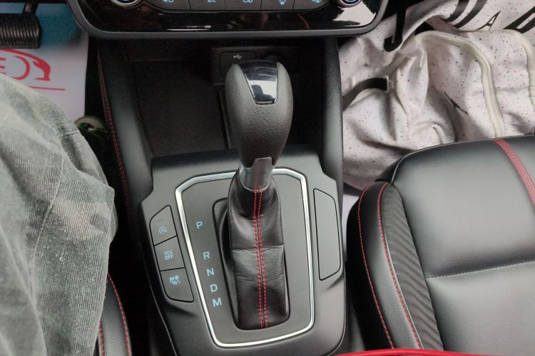 福特 福克斯 2022款 三厢 EcoBoost 180 自动ST Line局部细节18