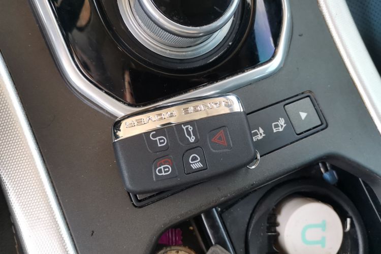 路虎 揽胜极光(进口) 2014款 2.0T 5门耀动版中控内饰11