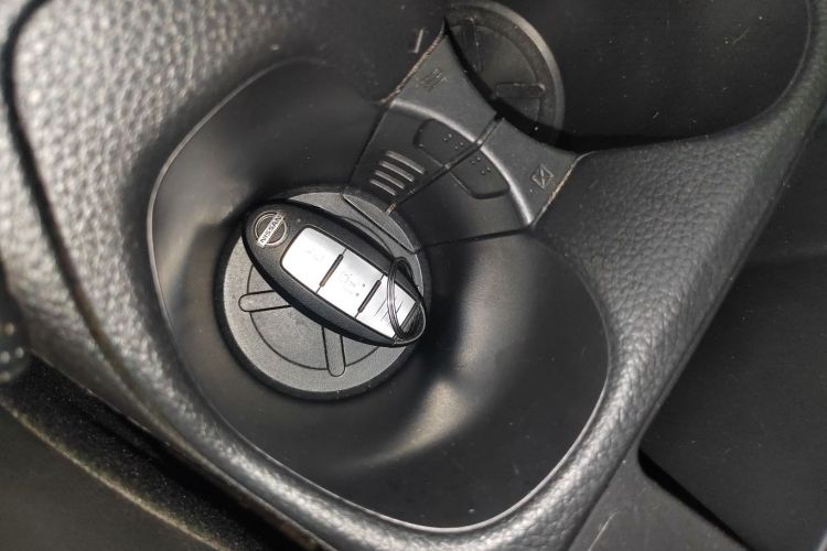 日产 奇骏 2020款 2.0L XL ITS CVT 2WD智联舒适版中控内饰11