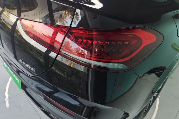 奔驰GLE 2023款 GLE 350 4MATIC 轿跑SUV 豪华型车身外观9