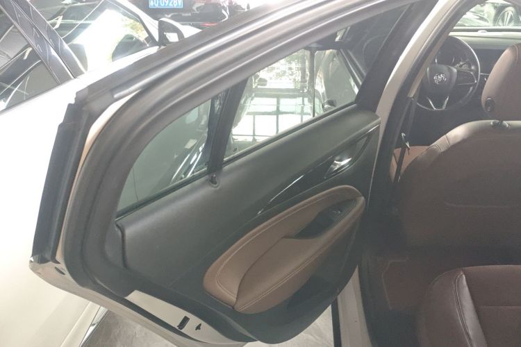 别克 君威 2020款 552T 豪华型中控内饰49