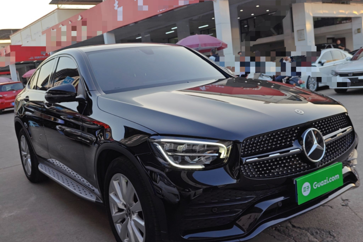 奔驰GLC轿跑 2021款 GLC 260 4MATIC 轿跑SUV车身外观3