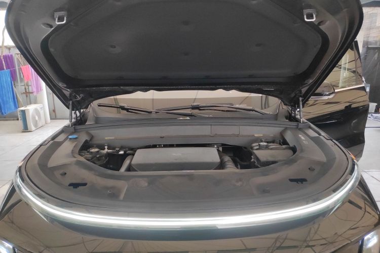 理想汽车 理想L9 2025款 Pro 智能焕新版机舱底盘24