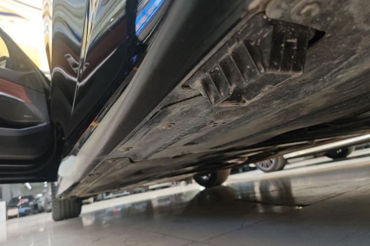 宝马3系 2025款 330Li M运动曜夜套装局部细节9002