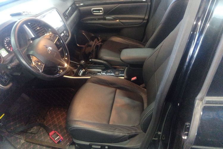 三菱 欧蓝德 2018款 2.0L 两驱荣耀版 5座局部细节19