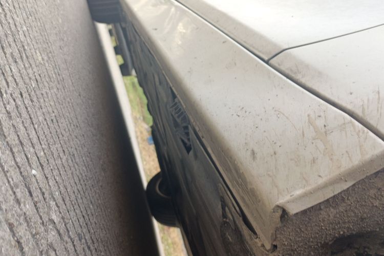 宝马3系 2013款 320i 时尚型局部细节9001