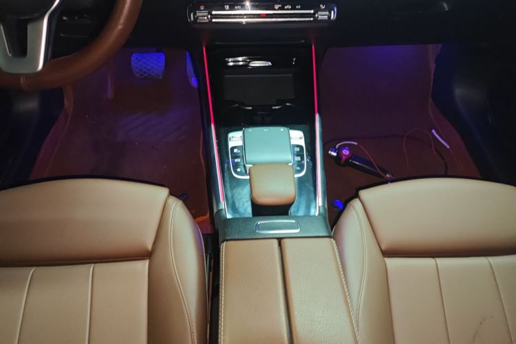 奔驰GLB 2020款 GLB 200 时尚型中控内饰18