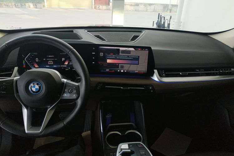宝马iX1 2023款 xDrive30L X设计套装中控内饰16
