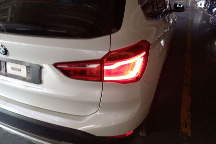 宝马X1 2016款 sDrive18Li 豪华型车身外观9