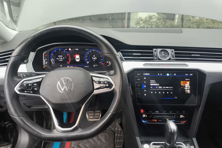 大众 迈腾 2023款 200万辆纪念版 330TSI DSG豪华型中控内饰7002