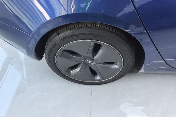特斯拉 Model 3 2019款 标准续航后驱升级版车身外观6008